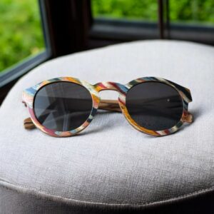 lunettes de soleil en bois