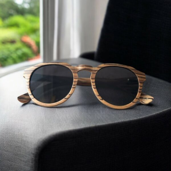 Lunettes de soleil en bois