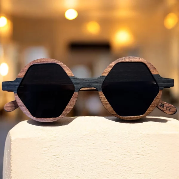 Lunettes de Soleil Hexagonales en Bois – Monture Géométrique Bicolore Artisanale – Style Avant-Garde & Naturel – Fait Main, Design Unique Lunettes de Soleil