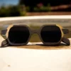 Lunettes de Soleil Carrées en Bois Bicolore – Monture Graphique Artisanale – Design Contemporain & Naturel – Fait Main, Ultra Légères3 Lunettes de Soleil